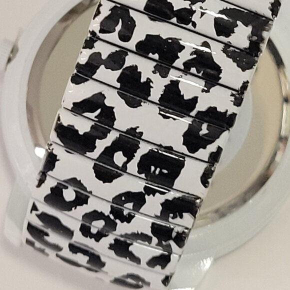 Geneva Animal Print Watch Quartz Big Face Watch with Stretchy Band - Picture 9 of 15